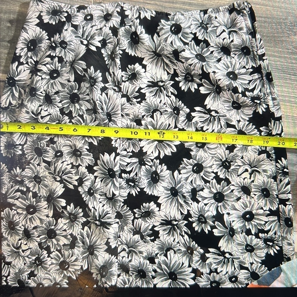 M collection floral skirts, maxi, black, white zip closure size medium - Picture 8 of 8